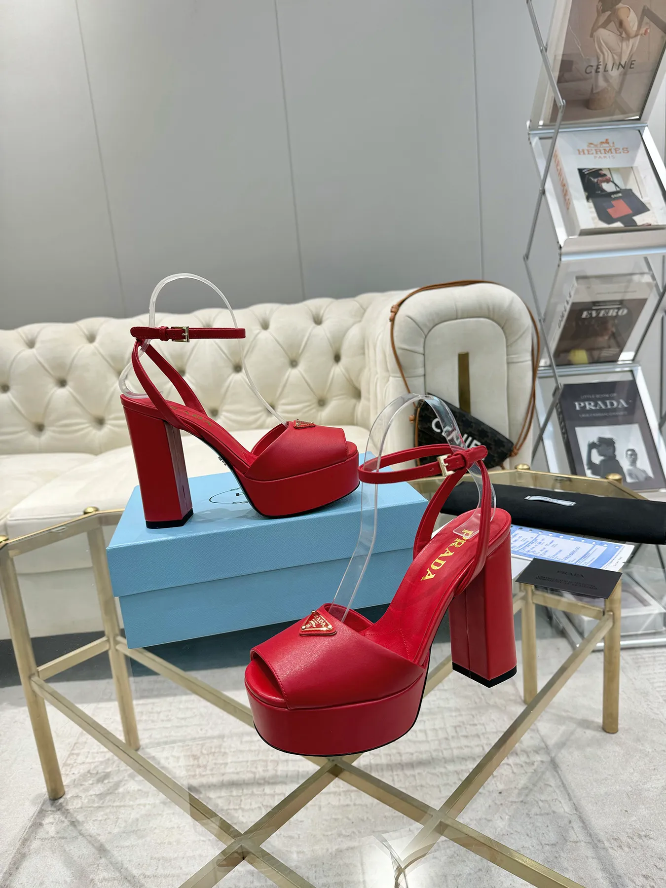 👟👟Ex-factory price 600👟👟 (imitation leather bottom-20) New arrival 👉Ready stock👈Remove the original board and make a 1:1 replica‼ ️The highest version ✅ Prada's early spring catwalk hot style 😘The latest spring style Thick heel square toe water platform series (genuine leather outsole) (simulated leather sole) A must-have for goddesses The upper and the feet are super beautiful 👉The upper is made of imported original calfskin, soft and textured, lining + foot pads, imported sheepskin lining, breathable and comfortable, private model water platform, heel, water platform 4M, heel height 13M Code number 35M-39M (34 40 41 42 customized, non-refundable and non-exchangeable)